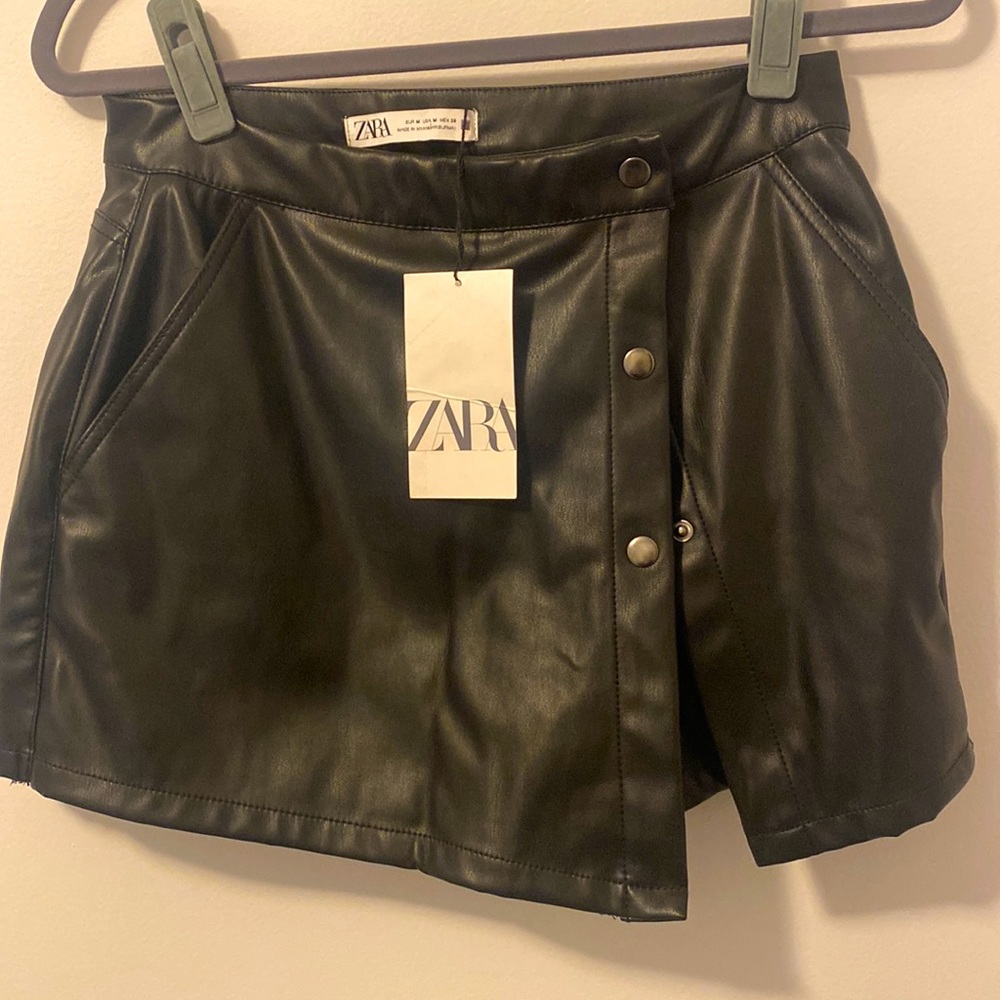 *NWT Zara Black leather mini skort